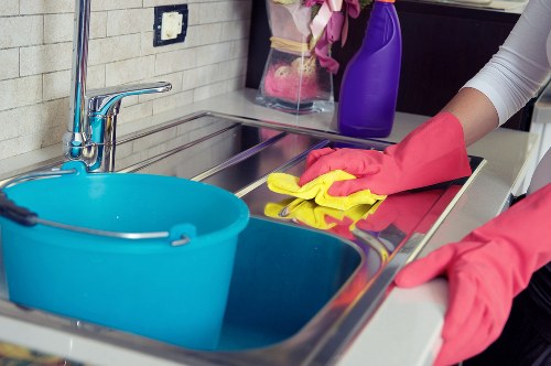 Deep mattress cleaning process in a Silvertown home